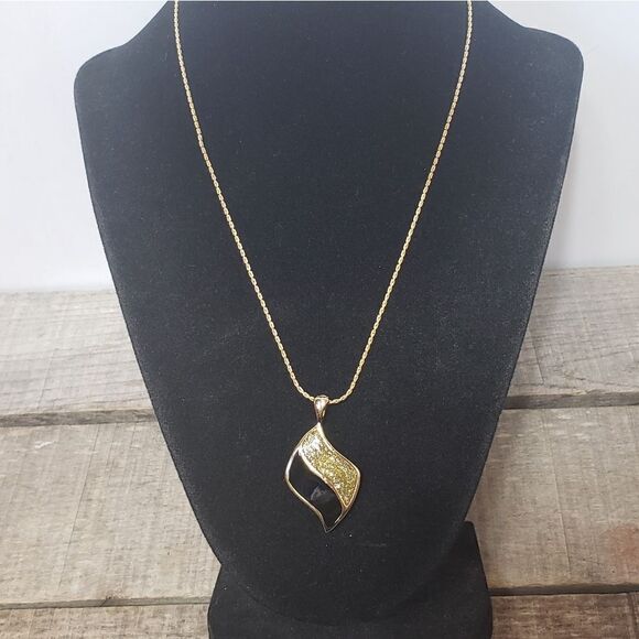 VINTAGE ROYAL Glittered Enamel Pendant Necklace - Picture 1 of 9